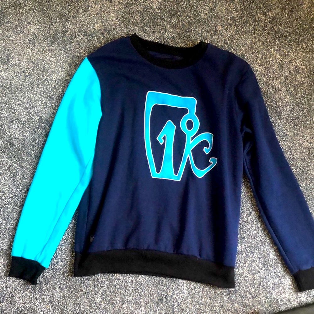 Icelantic crew neck sweatshirt